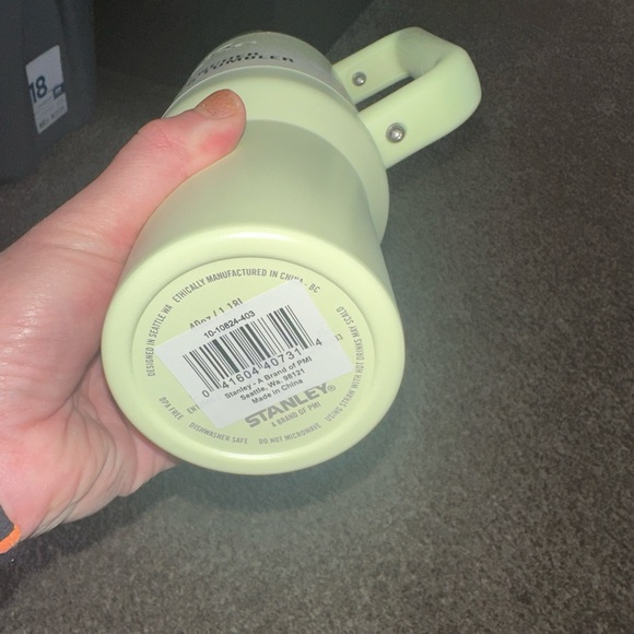 Green Stanley 40oz Pale Lime Pastel St Pattys Day Cup - Picture 6 of 10